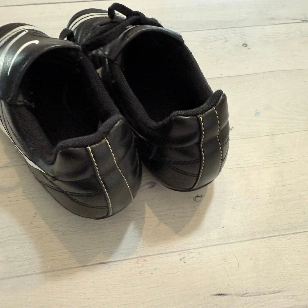 Nike 356917 011‎ JR Interchange FGR Soccer Cleats Colors Black White US Size 1.5